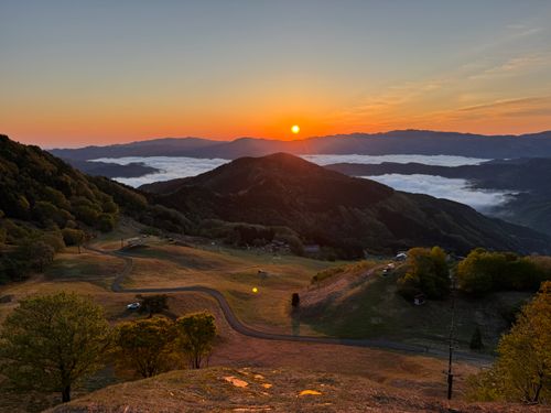 大荒れキャンプと絶景の朝 星の草原キャンプ場 ファミリーキャンプ 区画サイト yoshiさんのキャンプブログ CAMPiii（キャンピー） -キャンプ専用SNS キャンプのすべてがここに集まる-