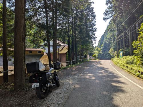 新幕試し張りソロ クアハウス山小屋 ソロキャンプ 区画サイト 週末スナフキンさんのキャンプブログ CAMPiii(キャンピー) -キャンプ専用SNS キャンプのすべてがここに集まる-