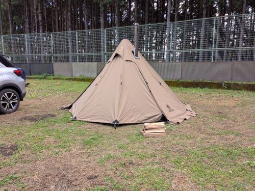 薪ストーブ始動 CAMPiece南足柄 廃校キャンプ場 ソロキャンプ 区画サイト 3838Outdoorさんのキャンプブログ CAMPiii（キャンピー） -キャンプ専用SNS キャンプのすべてがここに集まる-