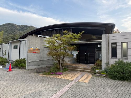 近場でキャンプ かいづか いぶき温泉 ファミリーキャンプ 区画サイト yoji@campさんのキャンプブログ CAMPiii（キャンピー） -キャンプ専用SNS キャンプのすべてがここに集まる-