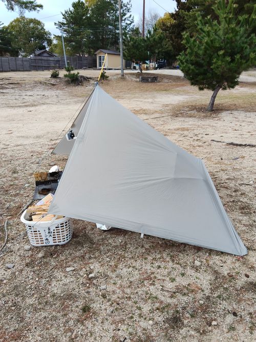 強風でお試しタープ 青柳浜キャンプ場 ソロキャンプ 区画サイト おっとまんSさんのキャンプブログ CAMPiii（キャンピー） -キャンプ専用SNS キャンプのすべてがここに集まる-