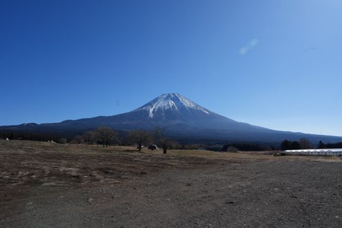 圧巻の富士山 富士高原トマトフィールド ソロキャンプ フリーサイト スモーキーさんのキャンプブログ CAMPiii（キャンピー） -キャンプ専用SNS キャンプのすべてがここに集まる-
