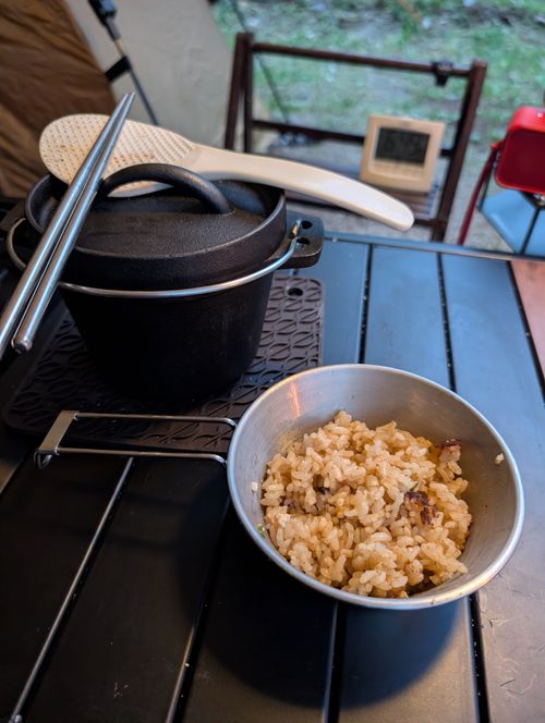 雨が降ったり止んだり 酵素風呂 森蔵 ソロキャンプ 区画サイト ともっちさんのキャンプブログ CAMPiii（キャンピー） -キャンプ専用SNS キャンプのすべてがここに集まる-