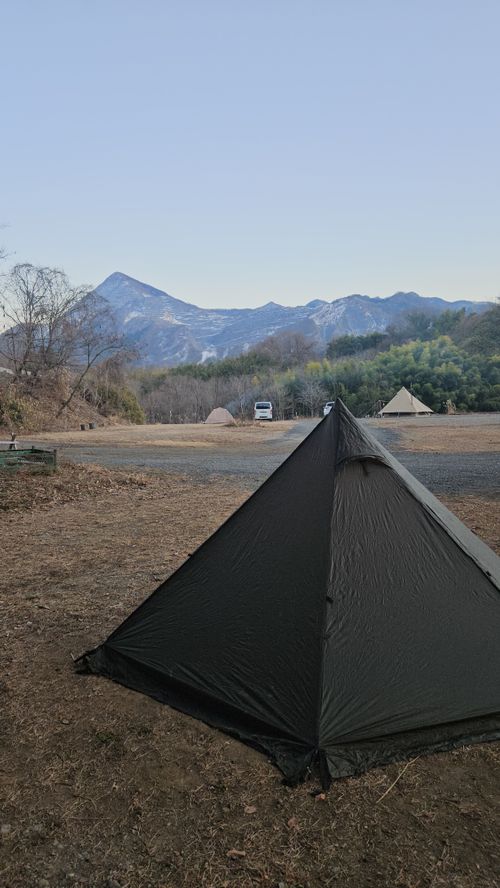 スパイシーカレーチキンレッグじゃないけど ともえ川Park ソロキャンプ 区画サイト オートサイト IZUIZUさんのキャンプブログ CAMPiii（キャンピー） -キャンプ専用SNS キャンプのすべてがここに集まる-