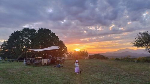夕日と月と星空と😌 野々川グランビューパーク グループキャンプ オートサイト 区画サイト スローライフに憧れるさんのキャンプブログ CAMPiii(キャンピー) -キャンプ専用SNS キャンプのすべてがここに集まる-