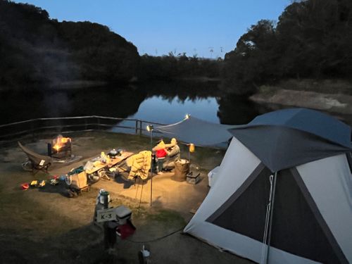 暴風の湖畔で、初の冬キャンプ MOUNT LAKE ファミリーキャンプ 区画サイト オートサイト ヨスケサンバジャロさんのキャンプブログ CAMPiii（キャンピー） -キャンプ専用SNS キャンプのすべてがここに集まる-