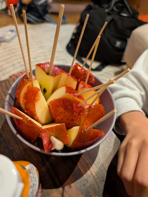 CAMPiii(キャンピー) おうこさんのキャンプブログ りんご飴って美味しい PICA富士吉田