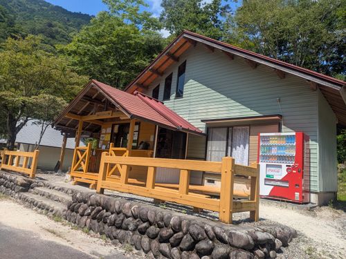 暑いから綺麗な川に入りたい！ 本谷オートキャンプ場 グループキャンプ 区画サイト オートサイト ちあさんのキャンプブログ CAMPiii（キャンピー） -キャンプ専用SNS キャンプのすべてがここに集まる-