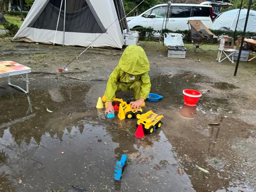 想定外に雨降りも穏やかなキャンプ 滝と渓流の高山キャンプ場 ファミリーキャンプ 区画サイト オートサイト ヨスケサンバジャロさんのキャンプブログ CAMPiii（キャンピー） -キャンプ専用SNS キャンプのすべてがここに集まる-