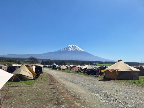 GO OUTジャンボリー2026 ふもとっぱらキャンプ場 グループキャンプ オートサイト モンジロウ🦉さんのキャンプブログ CAMPiii（キャンピー） -キャンプ専用SNS キャンプのすべてがここに集まる-