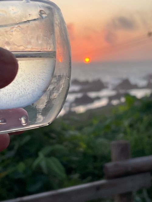 酒蔵で調達した酒のアテは、夕日が調味料の鮮魚と馬刺し 御所の台オートキャンプ場 ファミリーキャンプ フリーサイト ロコCamp0828さんのキャンプブログ CAMPiii（キャンピー） -キャンプ専用SNS キャンプのすべてがここに集まる-