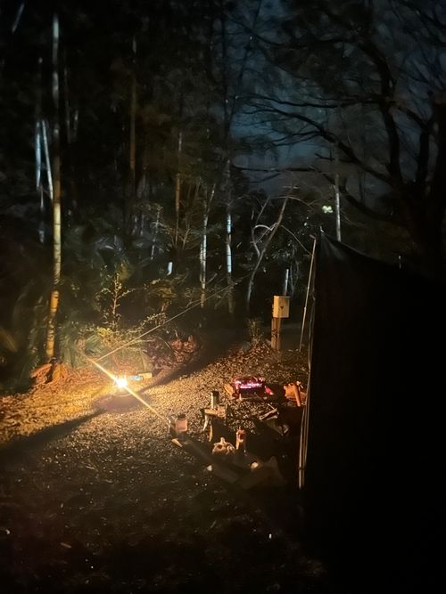 花見キャンプのはずなのに🤔 伊豆キャンパーズヴィレッジ ソロキャンプ フリーサイト Genさんのキャンプブログ CAMPiii（キャンピー） -キャンプ専用SNS キャンプのすべてがここに集まる-