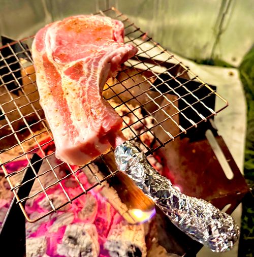 星降らぬ曇天の野営にて最高の肉の仕上がり ほしふるキャンプ場 ソロキャンプ 区画サイト EJIさんのキャンプブログ CAMPiii(キャンピー) -キャンプ専用SNS キャンプのすべてがここに集まる-