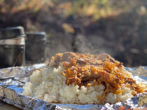 CAMPiii（キャンピー） しぇーくさんのキャンプブログ 山林でキング牛丼！？ 