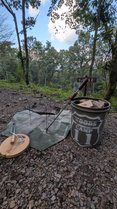 クワガタ探しにクヌギの森へ🌲 CAMP×WOODS ファミリーキャンプ 区画サイト オートサイト ヒゲキャンさんのキャンプブログ CAMPiii（キャンピー） -キャンプ専用SNS キャンプのすべてがここに集まる-