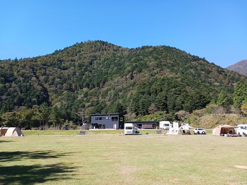 富士山まる出しの秋キャンプ 朝霧Camp Base そらいろキャンプ場（フリーサイト・区画サイト・電源区画サイト） ファミリーキャンプ 区画サイト キャンピングカー vios outdoor'sさんのキャンプブログ CAMPiii（キャンピー） -キャンプ専用SNS キャンプのすべてがここに集まる-