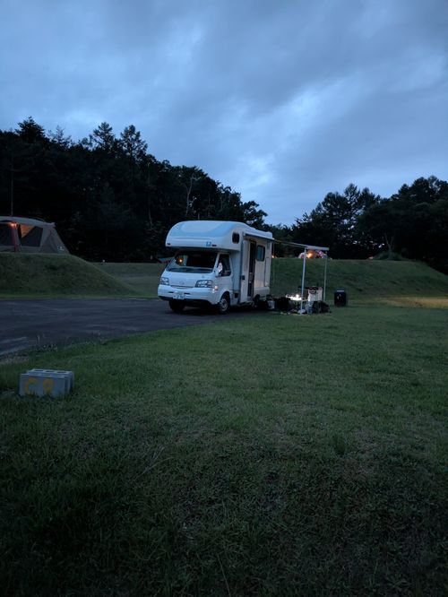 青森キャンピングカーの旅〜2日目 サンビレッジ徳良湖オートキャンプ場 グループキャンプ 区画サイト hachi329さんのキャンプブログ CAMPiii（キャンピー） -キャンプ専用SNS キャンプのすべてがここに集まる-