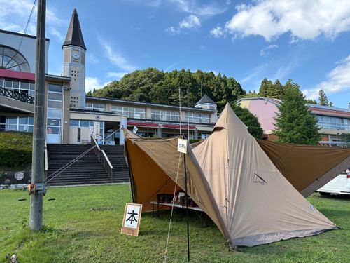 CAMPiii（キャンピー） ぱぱちょさんのキャンプブログ 旅する古本屋〜青空下の学舎は本とのご縁を繋ぐ〜 イーレ！はせくら王国