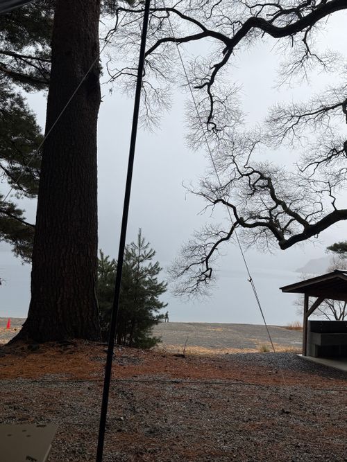 雨キャンプ 本栖レークサイドキャンプ場 グループキャンプ 区画サイト オートサイト ちはみなさんのキャンプブログ CAMPiii（キャンピー） -キャンプ専用SNS キャンプのすべてがここに集まる-