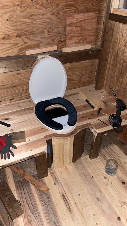 芝焼き時々トイレ作成 ソロキャンプ フリーサイト かつ丼さんのキャンプブログ CAMPiii（キャンピー） -キャンプ専用SNS キャンプのすべてがここに集まる-