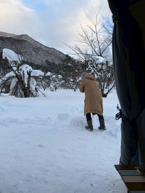 大人だけど雪遊び全振りキャンプ⛄️❄️🗿 白川郷ひらせ温泉キャンプサイト グループキャンプ フリーサイト ぐうたら夫婦さんのキャンプブログ CAMPiii（キャンピー） -キャンプ専用SNS キャンプのすべてがここに集まる-