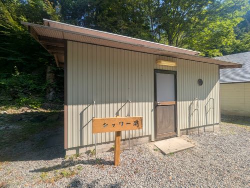暑いから綺麗な川に入りたい！ 本谷オートキャンプ場 グループキャンプ 区画サイト オートサイト ちあさんのキャンプブログ CAMPiii（キャンピー） -キャンプ専用SNS キャンプのすべてがここに集まる-