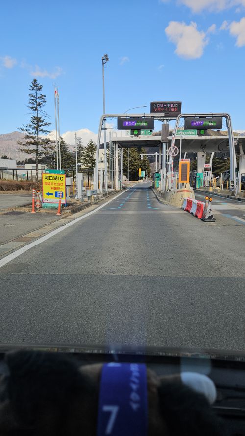 ブラックしゅーたん 富士高原トマトフィールド グループキャンプ フリーサイト オートサイト IZUIZUさんのキャンプブログ CAMPiii（キャンピー） -キャンプ専用SNS キャンプのすべてがここに集まる-