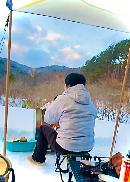 念願の雪中⛄️おじおばうさキャン△ in 板木まきばの里キャンプ場 〜 CAMP NO.173 小板まきばの里キャンプ場 ファミリーキャンプ グループキャンプ 区画サイト おじキャン△さんのキャンプブログ CAMPiii（キャンピー） -キャンプ専用SNS キャンプのすべてがここに集まる-