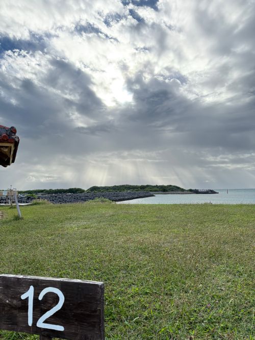 飛行機でキャンプin沖縄 NEOSアウトドアパーク南城 ソロキャンプ 区画サイト ROCKY04さんのキャンプブログ CAMPiii（キャンピー） -キャンプ専用SNS キャンプのすべてがここに集まる-