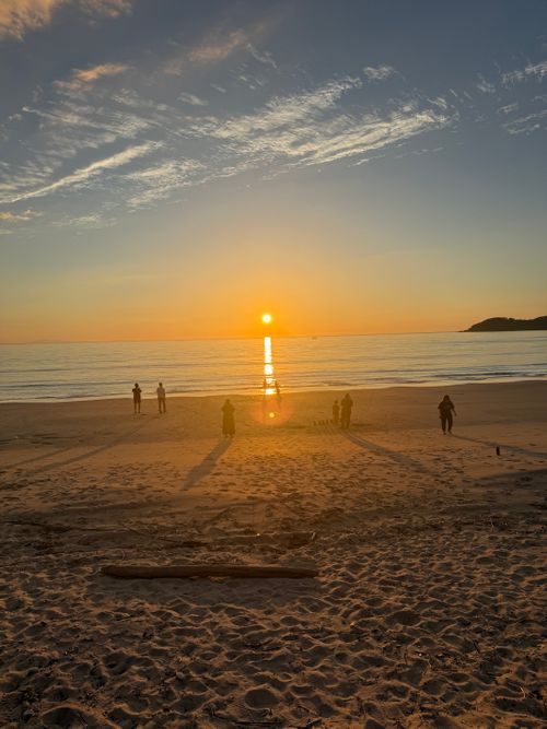 夕陽と花火と石像🗿と コースタルパークリトリート /Coastal Park RETREAT – RV & Campervan Site / ファミリーキャンプ グループキャンプ 区画サイト オートサイト moreAiさんのキャンプブログ CAMPiii（キャンピー） -キャンプ専用SNS キャンプのすべてがここに集まる-
