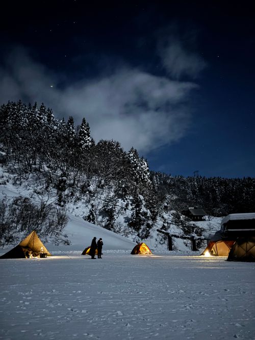 ゲレンデ内でマジの雪中初体験。 365 Green Village グループキャンプ フリーサイト あやぴーさんのキャンプブログ CAMPiii（キャンピー） -キャンプ専用SNS キャンプのすべてがここに集まる-