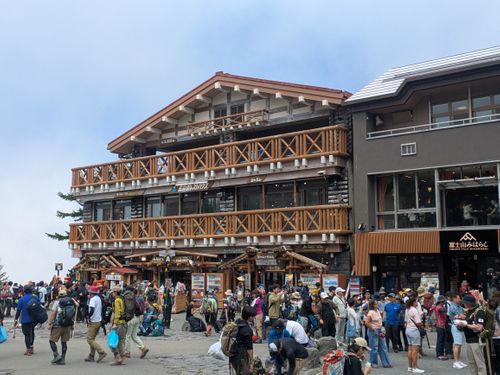 日本最高峰で奇跡のフルコンボ😍皆既月食・ご来光・影富士の富士山登山 富士山 グループキャンプ NATSUさんのキャンプブログ CAMPiii（キャンピー） -キャンプ専用SNS キャンプのすべてがここに集まる-