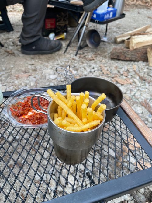 薪放題に満足🪵 くにあきの森：あなたまかせのキャンプ場 グループキャンプ ソロキャンプ フリーサイト もるがんさんのキャンプブログ CAMPiii（キャンピー） -キャンプ専用SNS キャンプのすべてがここに集まる-