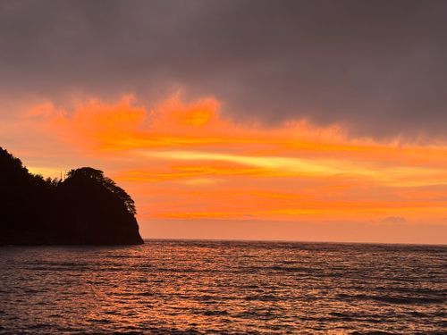 黄金崎の潮騒と夕焼け 黄金崎海水浴場(根合海水浴場) ソロキャンプ 区画サイト marpyさんのキャンプブログ CAMPiii(キャンピー) -キャンプ専用SNS キャンプのすべてがここに集まる-
