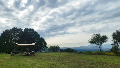 夕日と月と星空と😌 野々川グランビューパーク グループキャンプ オートサイト 区画サイト スローライフに憧れるさんのキャンプブログ CAMPiii(キャンピー) -キャンプ専用SNS キャンプのすべてがここに集まる-