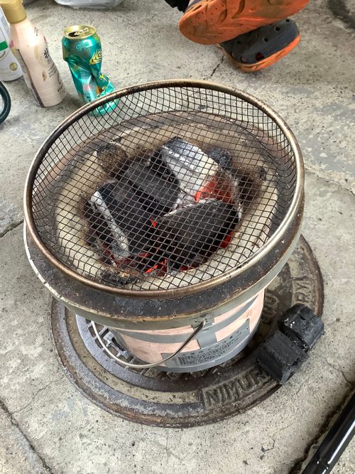Vol.118 26/NO.08 生憎の雨の中でも倉庫でやった恒例のBBQ会‼️ ソロキャンプ 🔥焚き火🔥さんのキャンプブログ CAMPiii（キャンピー） -キャンプ専用SNS キャンプのすべてがここに集まる-