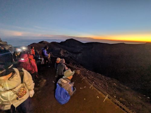 日本最高峰で奇跡のフルコンボ😍皆既月食・ご来光・影富士の富士山登山 富士山 グループキャンプ NATSUさんのキャンプブログ CAMPiii（キャンピー） -キャンプ専用SNS キャンプのすべてがここに集まる-