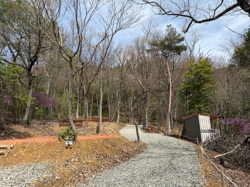 雨だ🌧キャンプに行こう🏕 やはずの森倶楽部 ファミリーキャンプ オートサイト ぐうたら夫婦さんのキャンプブログ CAMPiii（キャンピー） -キャンプ専用SNS キャンプのすべてがここに集まる-