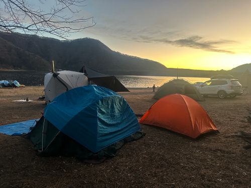 年越キャンプ 西湖 自由キャンプ場 グループキャンプ 区画サイト ken-Tさんのキャンプブログ CAMPiii（キャンピー） -キャンプ専用SNS キャンプのすべてがここに集まる-