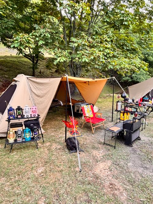 真夏の避暑キャンプ。 WASAMATA HUTTE グループキャンプ 区画サイト オートサイト あやぴーさんのキャンプブログ CAMPiii(キャンピー) -キャンプ専用SNS キャンプのすべてがここに集まる-