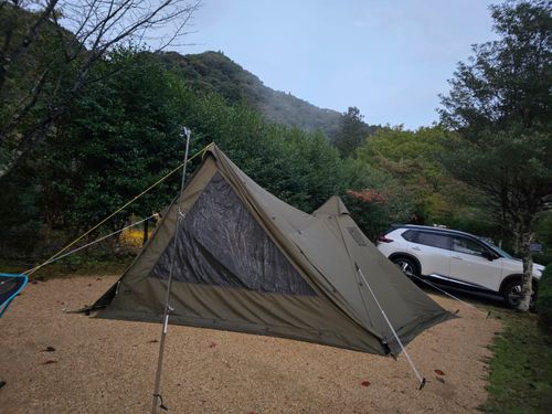 雨キャンプ いわき市遠野オートキャンプ場 ソロキャンプ 区画サイト 中年ソロキャンオヤジさんのキャンプブログ CAMPiii(キャンピー) -キャンプ専用SNS キャンプのすべてがここに集まる-
