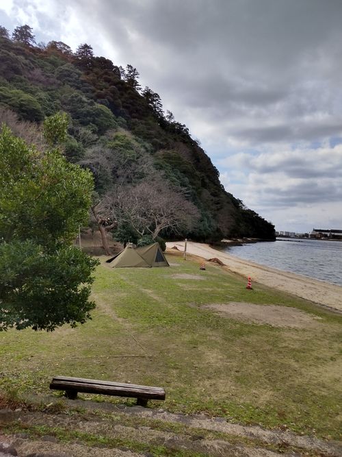 悪天候の合間の好天気予報に👍 十神山・なぎさ公園 ソロキャンプ 区画サイト マッサンさんのキャンプブログ CAMPiii（キャンピー） -キャンプ専用SNS キャンプのすべてがここに集まる-