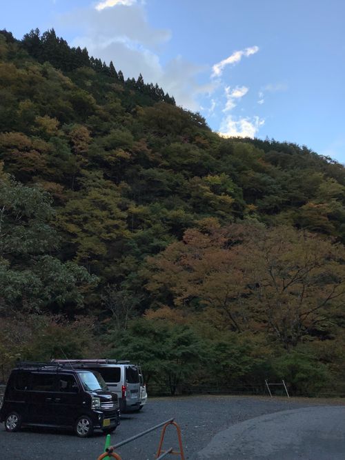 Vol.105 25/NO.24 笛吹小屋キャンプ場〜中津峡〜〆ホルモン屋‼️ 笛吹小屋キャンプ場 ソロキャンプ 区画サイト 🔥焚き火🔥さんのキャンプブログ CAMPiii(キャンピー) -キャンプ専用SNS キャンプのすべてがここに集まる-