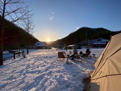 妻の読みは素晴らしい！友人家族と2026年キャンプ初め♪ 鮎の里公園キャンプ場 ファミリーキャンプ グループキャンプ 区画サイト Como_outdoorさんのキャンプブログ CAMPiii（キャンピー） -キャンプ専用SNS キャンプのすべてがここに集まる-