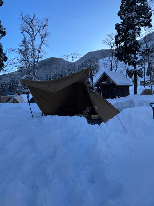 粉雪が満月にキラキラ光る露天風呂で缶ビールをプシュッ！今年のキャンプスタート！ とことん山キャンプ場 ファミリーキャンプ フリーサイト ロコCamp0828さんのキャンプブログ CAMPiii（キャンピー） -キャンプ専用SNS キャンプのすべてがここに集まる-