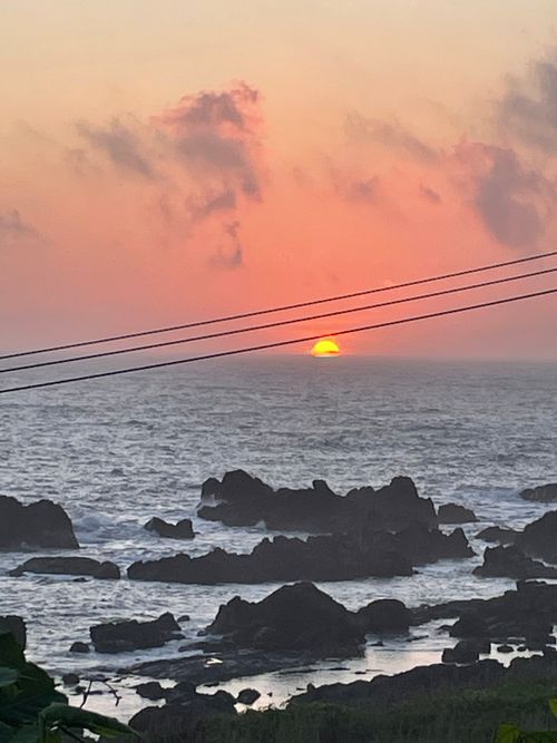 酒蔵で調達した酒のアテは、夕日が調味料の鮮魚と馬刺し 御所の台オートキャンプ場 ファミリーキャンプ フリーサイト ロコCamp0828さんのキャンプブログ CAMPiii（キャンピー） -キャンプ専用SNS キャンプのすべてがここに集まる-