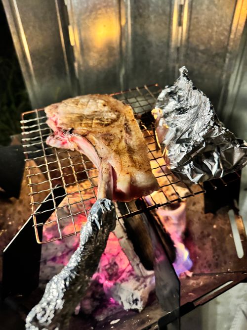 星降らぬ曇天の野営にて最高の肉の仕上がり ほしふるキャンプ場 ソロキャンプ 区画サイト EJIさんのキャンプブログ CAMPiii(キャンピー) -キャンプ専用SNS キャンプのすべてがここに集まる-