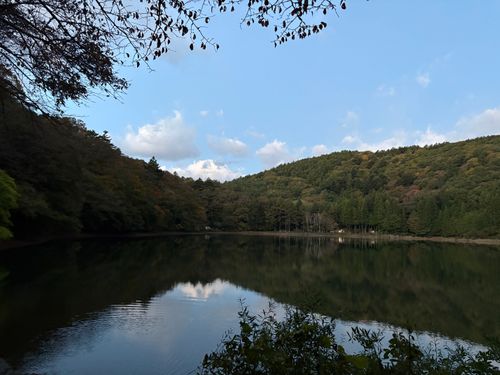 第86話　2泊3日で山梨に遊びにいく！これは惚気記事じゃなく、ちゃんとしたキャンプ記事です(多分) 四尾連湖 龍雲荘キャンプ場 ソロキャンプ グループキャンプ 区画サイト ちろ犬さんのキャンプブログ CAMPiii（キャンピー） -キャンプ専用SNS キャンプのすべてがここに集まる-