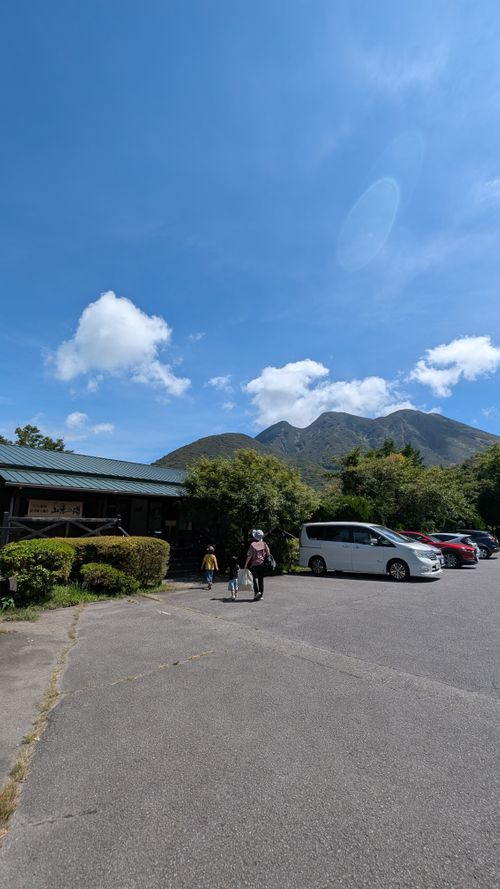 クワガタ探しにクヌギの森へ🌲 CAMP×WOODS ファミリーキャンプ 区画サイト オートサイト ヒゲキャンさんのキャンプブログ CAMPiii（キャンピー） -キャンプ専用SNS キャンプのすべてがここに集まる-