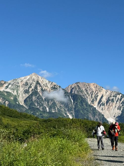 雲の上でも暑いものは暑い。 唐松岳 ソロキャンプ フリーサイト シルバーズさんのキャンプブログ CAMPiii（キャンピー） -キャンプ専用SNS キャンプのすべてがここに集まる-